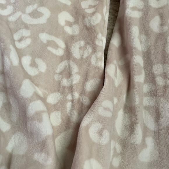 Cat & Jack Cream Leopard Patterned Super Soft Top - Picture 3 of 5